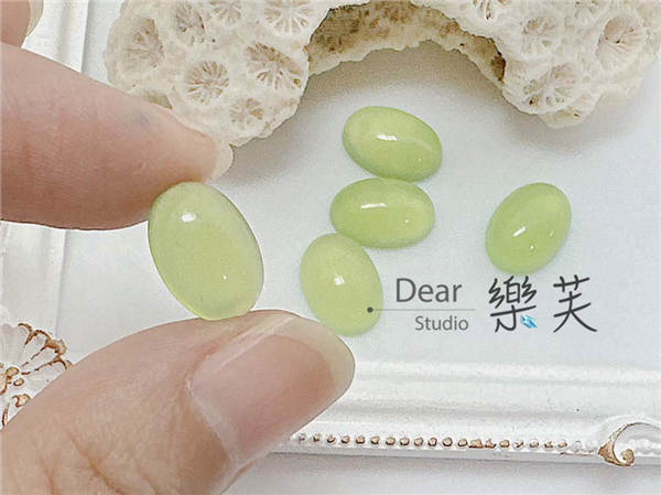 10*14mm橢圓蛋面葡萄綠玉瓍(偏淺)